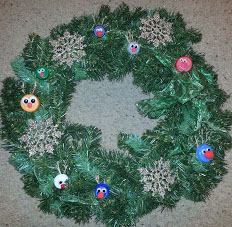 Community service project at Christmas | Decorate a wreath of upcycled ornaments for a fundraising sale