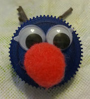 Recycled bottle caps become a reindeer wreath for Christmas | Upcycled craft | Community service project