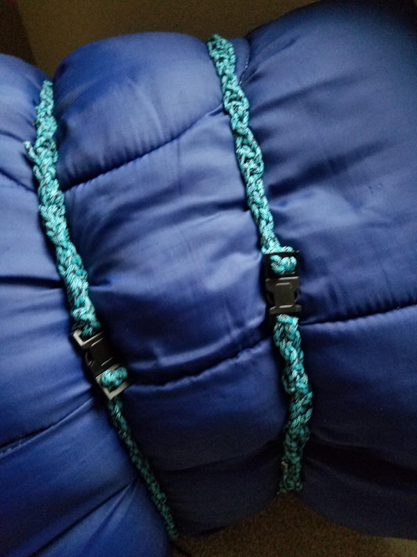 How to make your own sleeping bags straps out of paracord