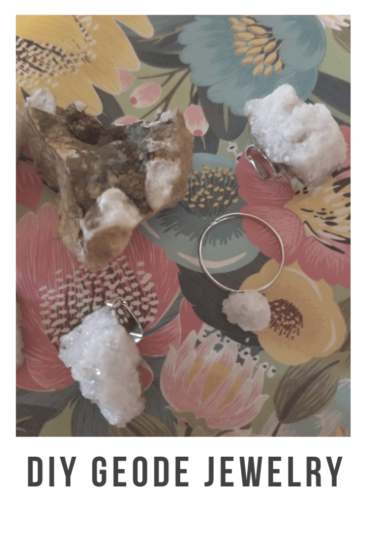 Make geode jewelry with your daughter in under one hour.